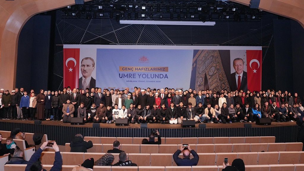 İstanbul’un Genç Hafızları Umre Yolculuğuna Uğurlandı