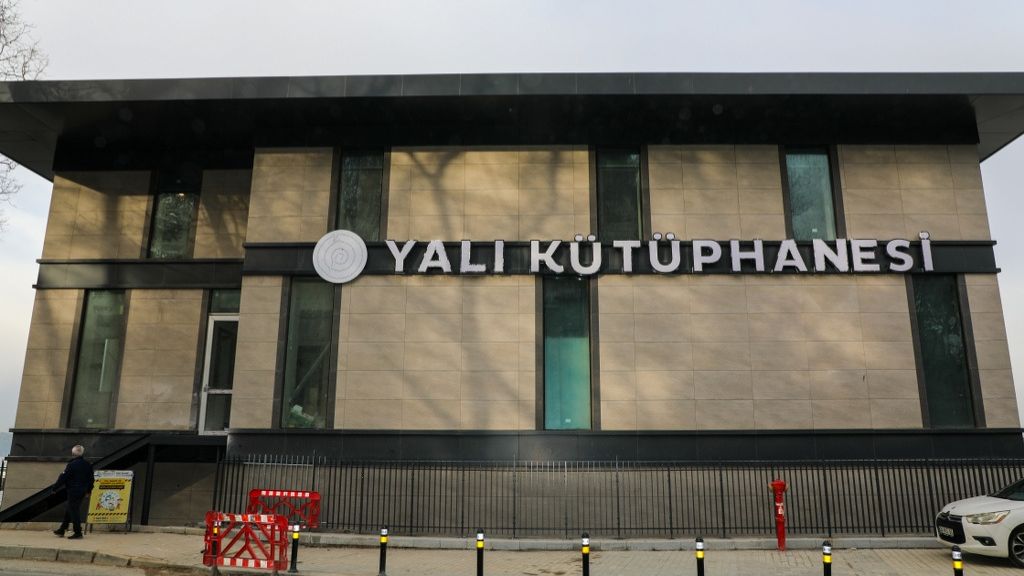 Tarihi Kulüp Binası Tartışması