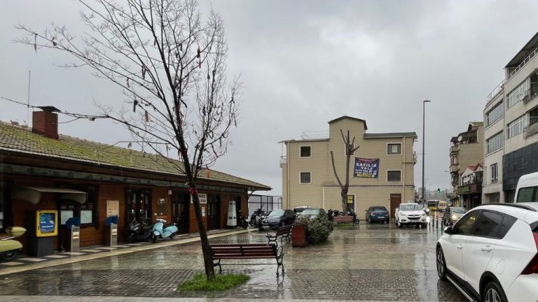 Beykoz İskelesi Önü Otoparka Döndü: Vatandaşlar Çözüm Bekliyor!