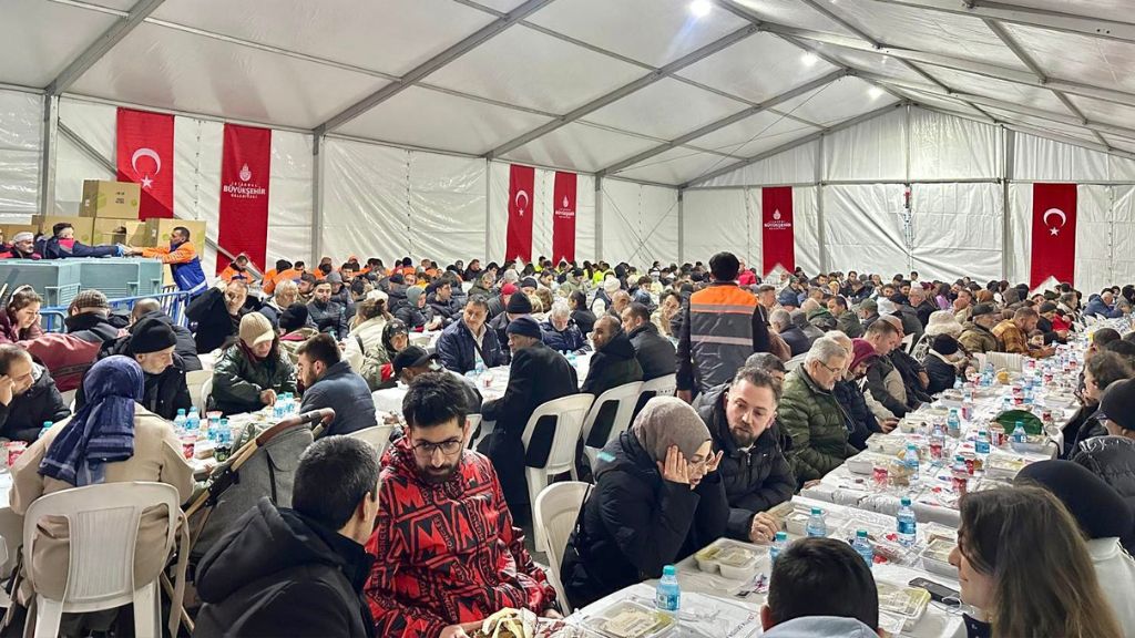 İftar Çadırlarında Ramazan Bereketi Paylaşılıyor