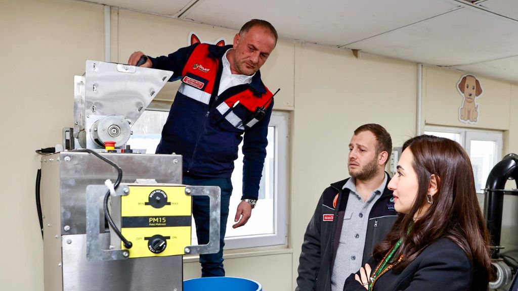Beykoz’da Yemek Artıkları Can Dostlar İçin Mamaya Dönüşüyor