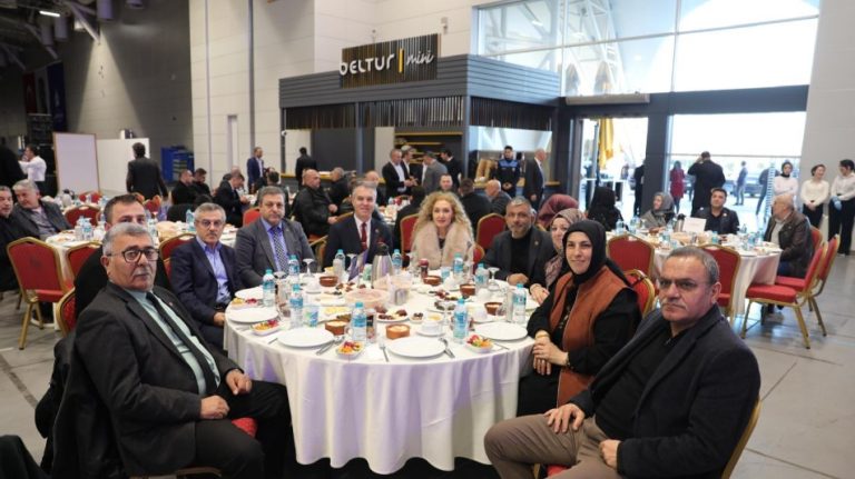 İBB Başkanvekili Nuri Aslan Muhtarlarla İftarda Buluştu