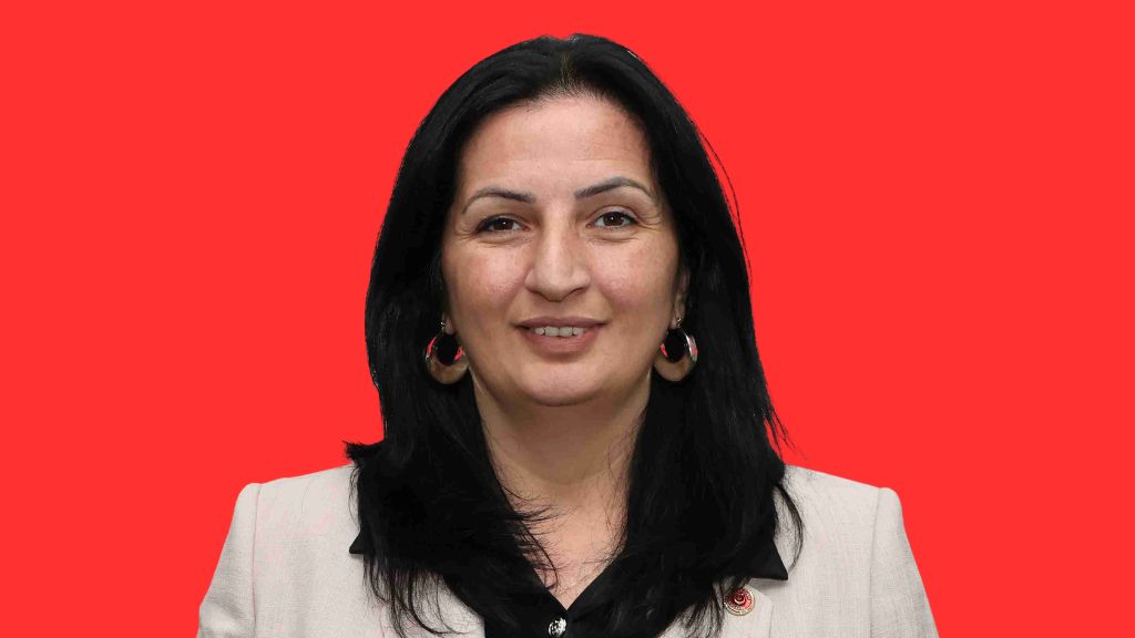 Beykoz Siyasetinde Deprem: Esengül Yılmaz Gül CHP’den İstifa Etti!