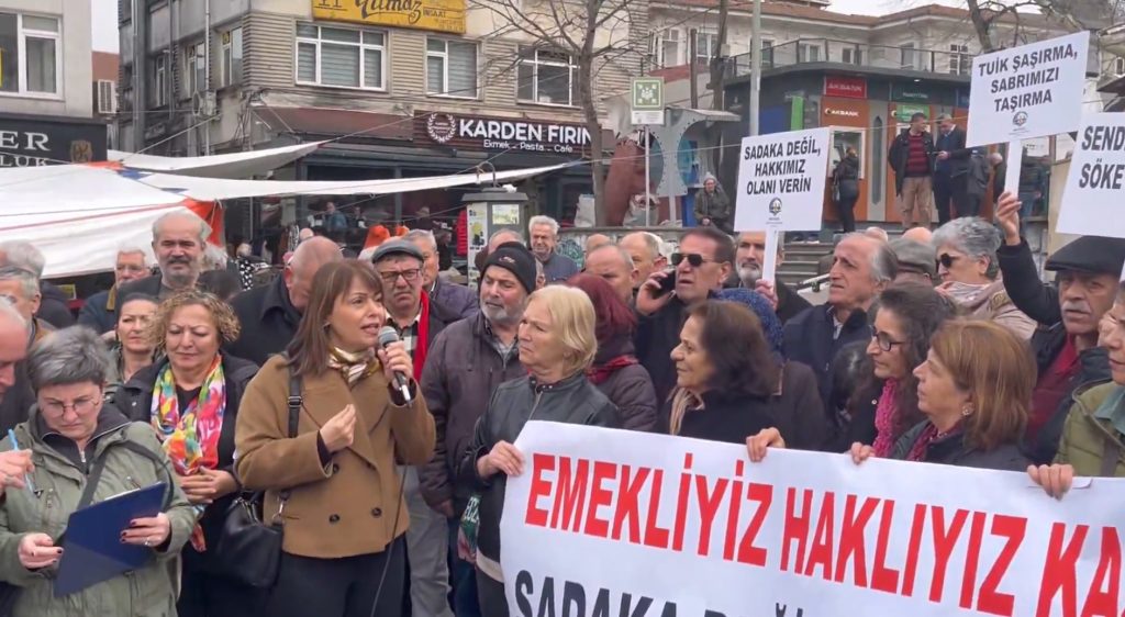 Beykoz’da Emekliler Bayram İkramiyesi İçin Basın Açıklaması Yaptı