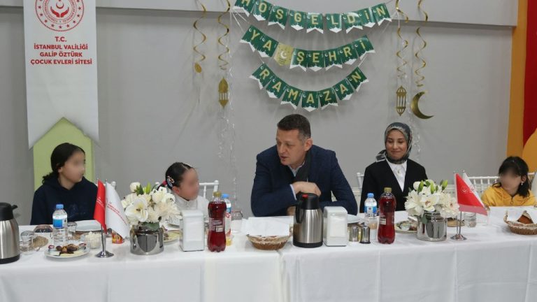 Beykoz Kaymakamı Ürkmezer, Çocuk Evleri’nde İftar Sofrasına Konuk Oldu