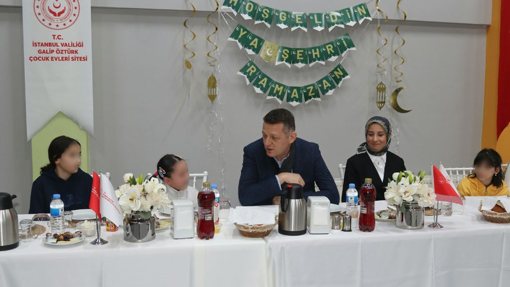 Beykoz Kaymakamı Ürkmezer, Çocuk Evleri’nde İftar Sofrasına Konuk Oldu