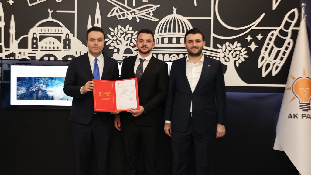 AK PARTİ BEYKOZ GENÇLİK KOLLARINDA BAYRAK DEĞİŞİMİ: YENİ BAŞKAN MUHAMMET HAKKI AKGÜL