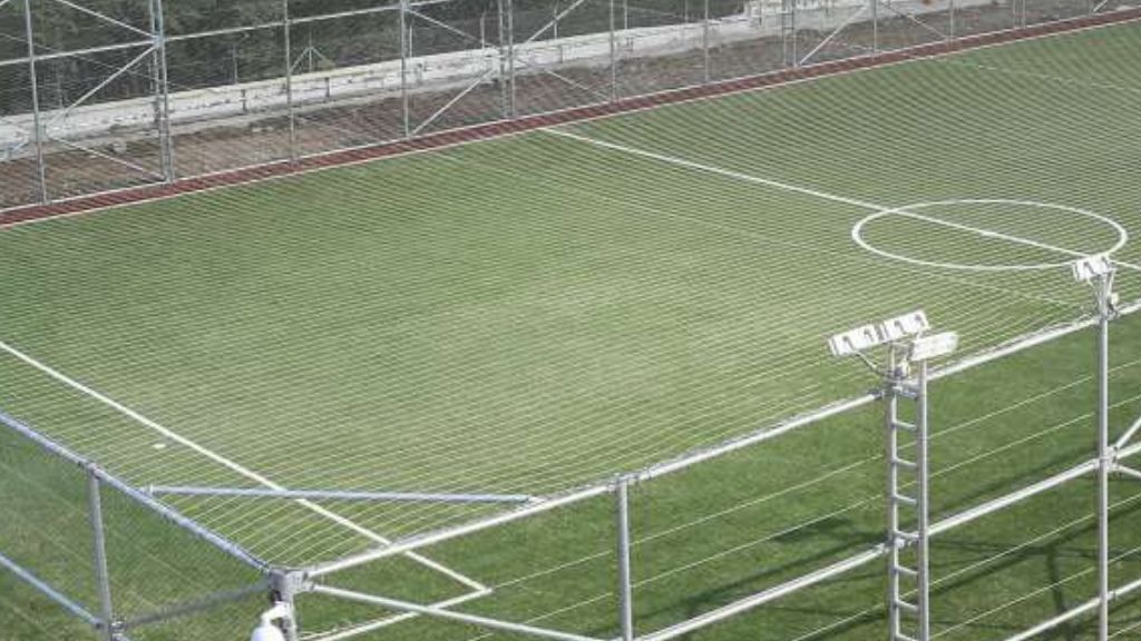 CHP’Lİ ÜYELERDEN FATİH MAHALLESİ İÇİN HALI SAHA ÇIKIŞI