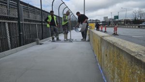 KAVACIK KÖPRÜSÜ’NDE YAYA KONFORU VE GÜVENLİĞİ ARTIRILDI