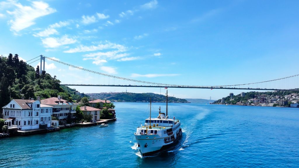 İSTANBUL’UN EŞSİZ MİRASI DENİZDEN KEŞFEDİLİYOR: ŞEHİR HATLARI BOĞAZ TURLARI İLE KEYİFLİ YOLCULUK