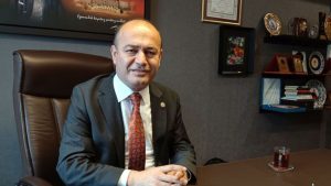 ÖZGÜR KARABAT: “VATANDAŞ DAHA FAZLA VERGİ ÖDÜYOR AMA EKONOMİ RAHATLAMIYOR”
