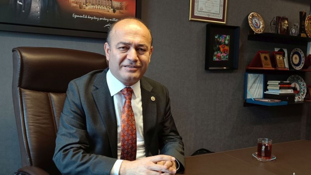ÖZGÜR KARABAT: “VATANDAŞ DAHA FAZLA VERGİ ÖDÜYOR AMA EKONOMİ RAHATLAMIYOR”