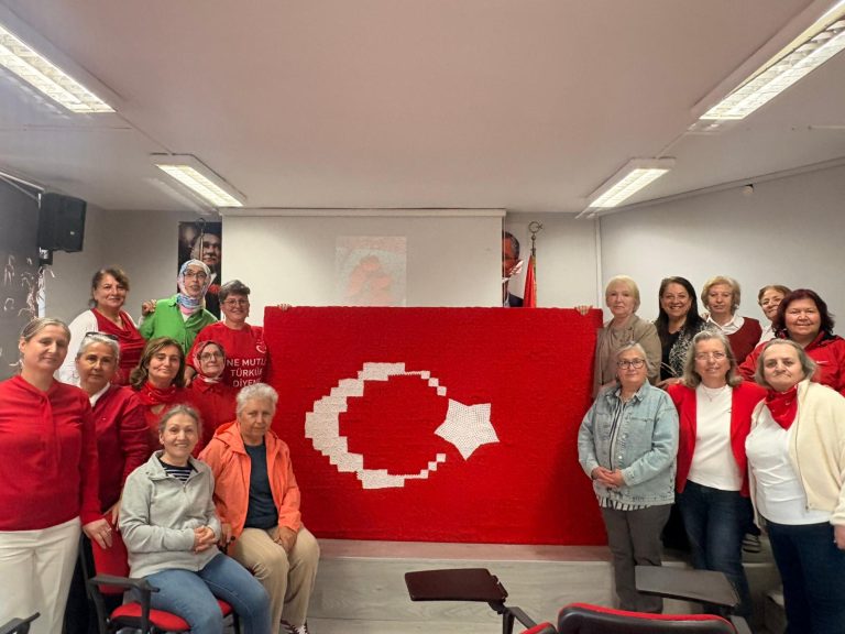 BEYKOZ’DA EMEK VE DAYANIŞMA İLMEK İLMEK İŞLENDİ: 1586 MOTİFLİ TÜRK BAYRAĞI AÇILDI