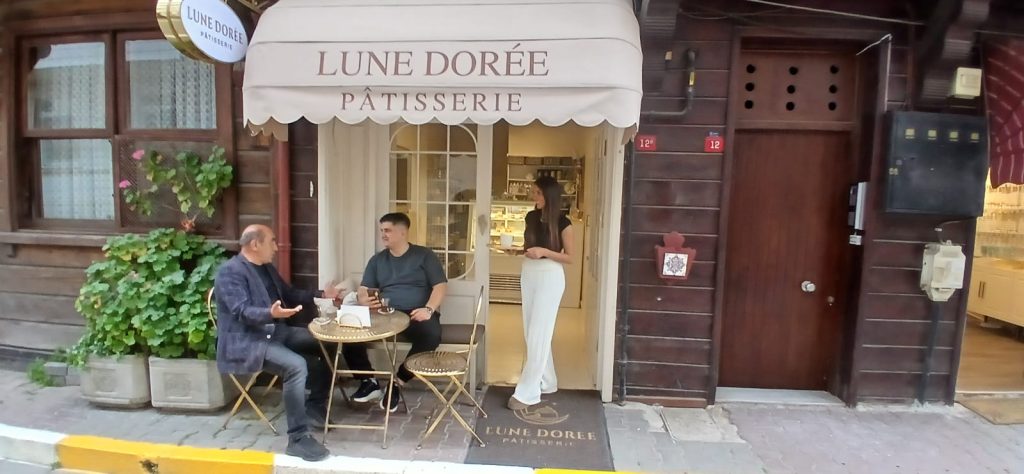 KANLICA’DA BİR FRANSIZ ESİNTİSİ: LUNE DORÉE PÂTISSERIE KAPILARINI AÇTI