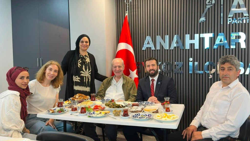 İBRAHİM BETİL’DEN ANAHTAR PARTİ BEYKOZ İLÇE BAŞKANLIĞI’NA ANLAMLI ZİYARET