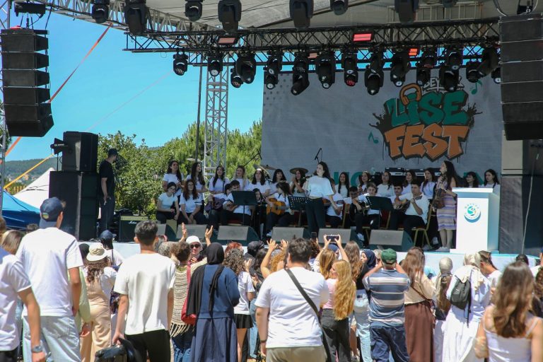 BEYKOZ LİSEFEST 2026 POİZİ KONSERİYLE SONA ERDİ