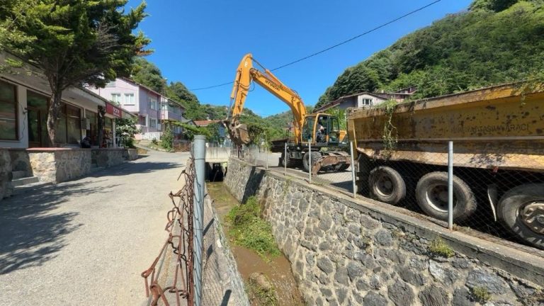 TOKATKÖY’DE TAŞKIN VE KOKU RİSKİNE KARŞI TEMİZLİK