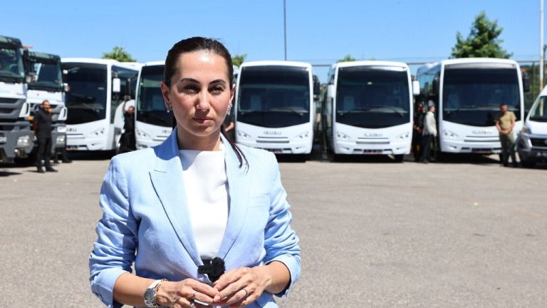 GÜRZEL: “26 RESMİ ARACI YENİDEN HİZMETE KAZANDIRDIK, 150 MİLYON LİRALIK KİRALAMA MALİYETİNİN ÖNÜNE GEÇTİK”