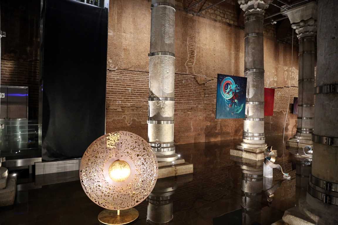Şerefiye Sarnıcı iç mekân ve sanat eserleri