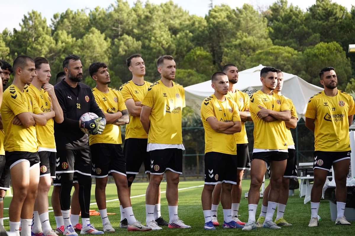 Beykoz Anadolu futbolcuları antrenmanda